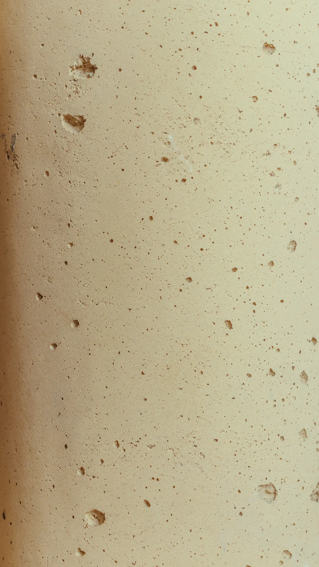 Détail de texture du poteau en béton coulé en place